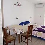 Pomalo 3*