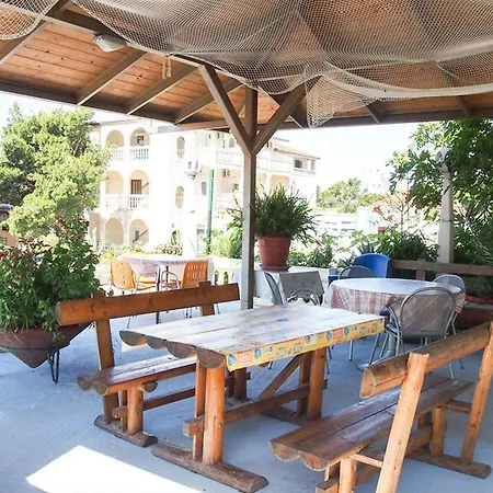 Apartments Pomalo 3*