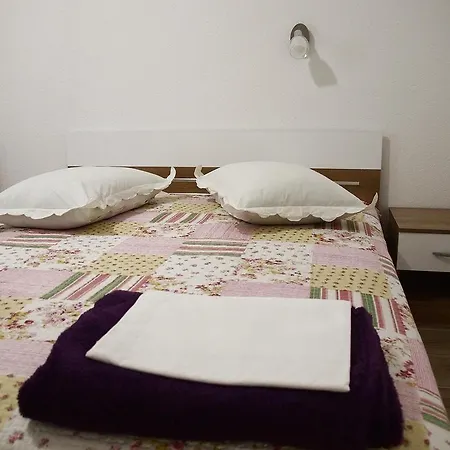 Apartments Pomalo 3* ماكارسكا