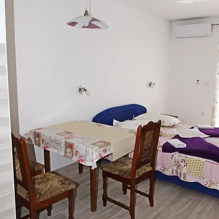 Apartments Pomalo 3*