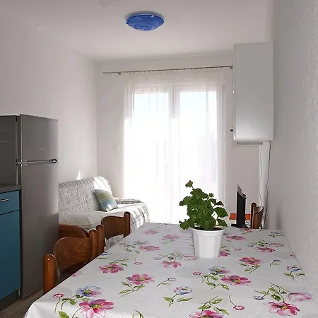 Guest house Apartments Pomalo 3*