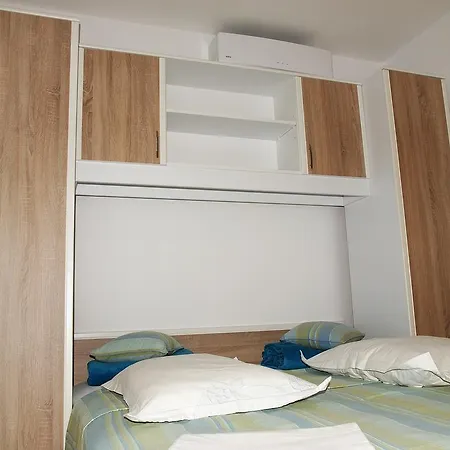 Guest house Apartments Pomalo 3*