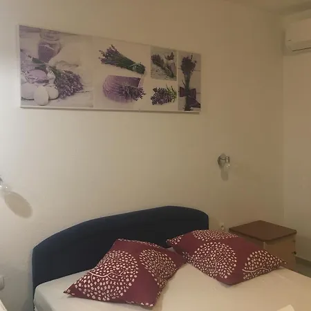 Pomalo Gasthuis Makarska