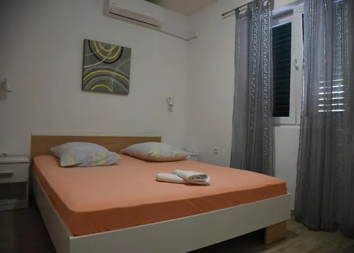 Pomalo Konukevi Makarska