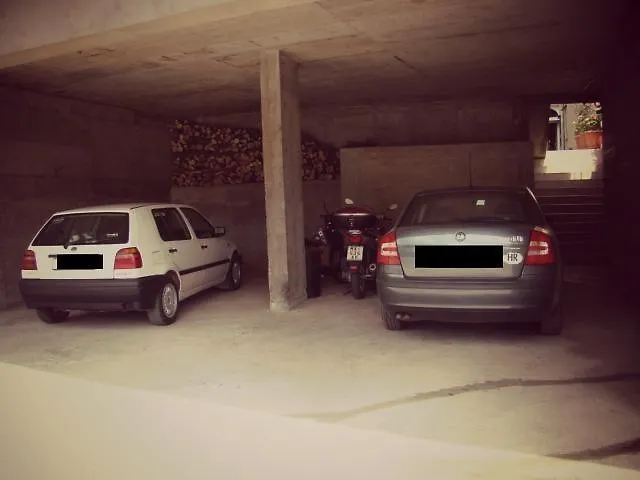 Pomalo Πανσιόν 3*