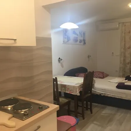 Pomalo Πανσιόν 3*